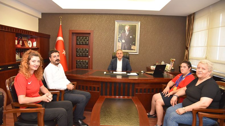 Karşıyaka'lı sporcudan Avrupa'da çifte başarı