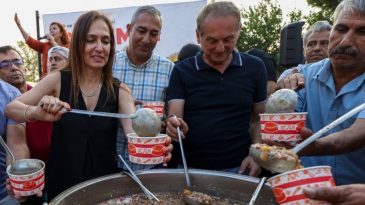 Karşıyaka&rsquo;da tatlı buluşma