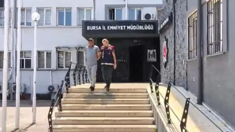 Kemal Sunal'ın 'Deli Deli Küpeli' Filmi Gerçek Oldu: Onlarca Kişiyi Dolandırdı