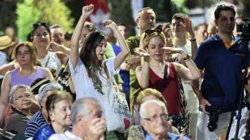 Konak Yaz Konserleri Başladı: M&uuml;zik Her Pazartesi Konak'ın Bir K&ouml;şesinde