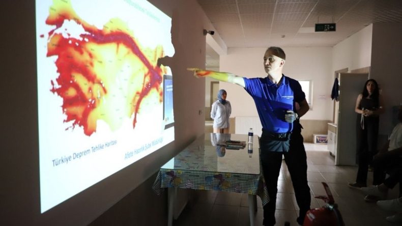 Menderes'te Engelli Bireylere Deprem Eğitimi