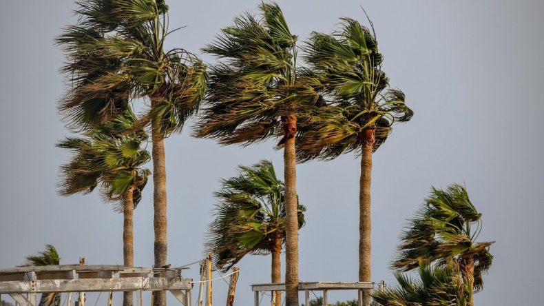 Meteoroloji Uyarısı: İzmirliler Dikkat, Hava Sıcak ve Rüzgar Sert!