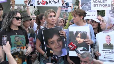 Minguzzi, Katledilen Oğlu İ&ccedil;in Eylem Yaparken Tehdit Edildi: 'Şikayetini Geri &Ccedil;ekmezsen…'