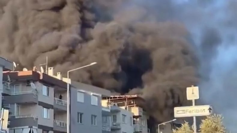 Narlıdere'de Yangın Korkusu: Lastikçide Başlayıp Büyüyerek Binaları Sardı