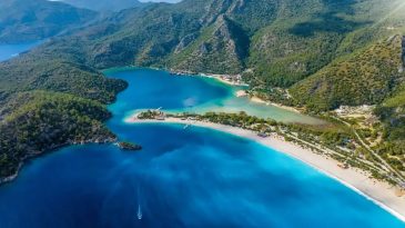 Ne &Ccedil;eşme ne Karaburun ne de Seferihisar: Doğası, denizi ve harika ortamı ile T&uuml;rkiye'nin en g&uuml;zel plajlarından biri