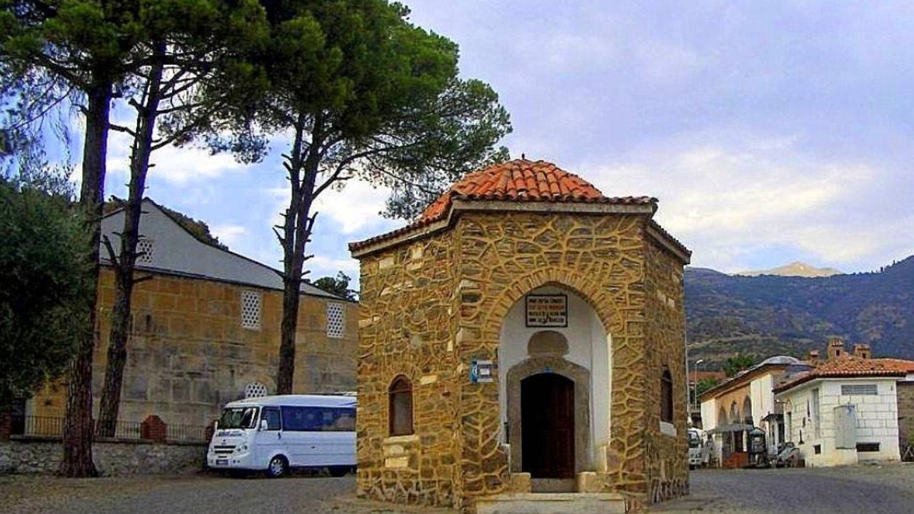 Hatuniye Türbesi
