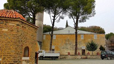 &Ouml;demiş Mahallesindeki Gizemli Mezarlık: 700 Yıllık Kadim T&uuml;rbe
