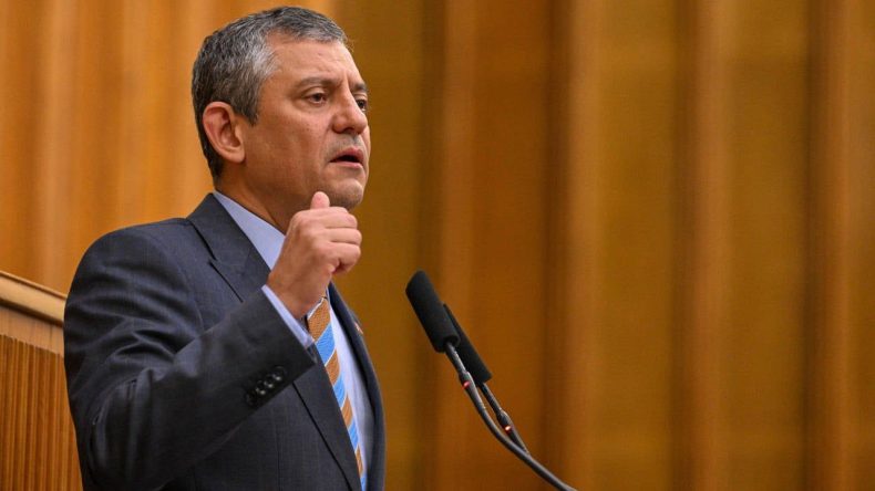 Özgür Özel İzmir Operasyonu Üzerine Yorumda Bulundu: Soyer İsteyerek Kimseyi Zarar Vermek İstemiyor!