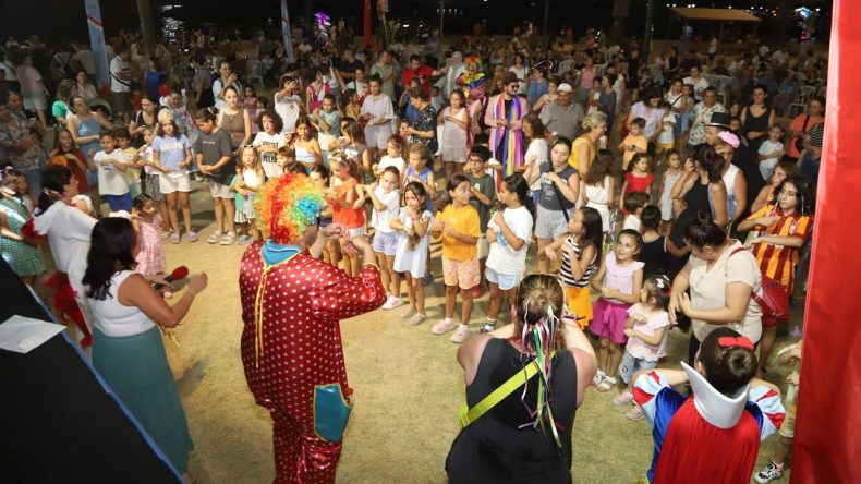 Sanat, Müzik ve Dayanışma Dikili’de Bir Araya Geldi: Halk Kültür Etkinlikleri Coşku Dolu Geçti