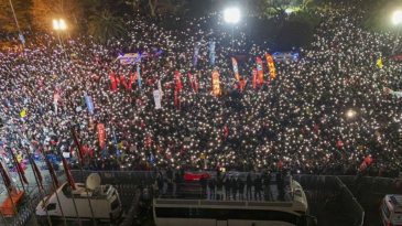 Sara&ccedil;hane Mitingi'nde G&ouml;zaltına Alınan 13 Gen&ccedil; Tutuklu Yargılanacak