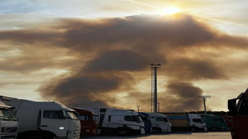 Sınırda alev alarmı: Yangın Türkiye’ye yaklaşıyor