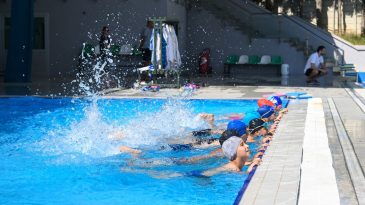 Sporun Yaşı Yok: Bornova'da 7'den 70'e Y&uuml;zme Heyecanı
