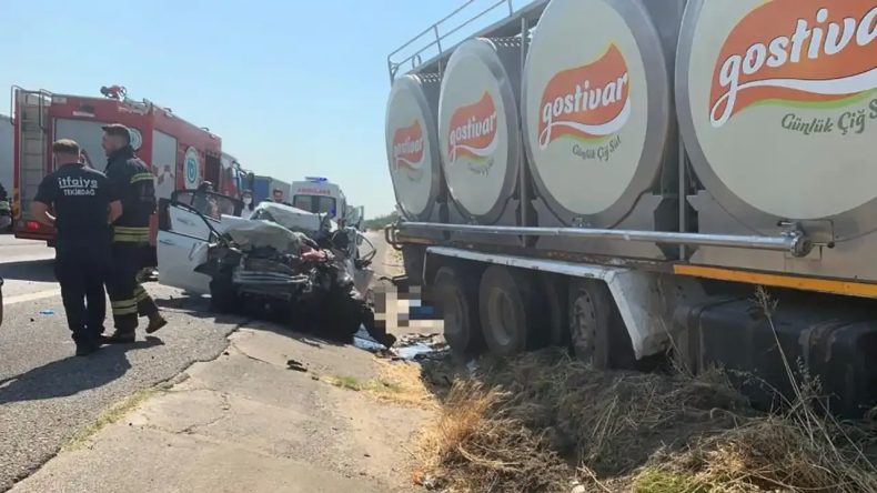 Süt Kamyonuyla Otomobil Çarpıştı: 4 Kişi Hayatını Kaybetti