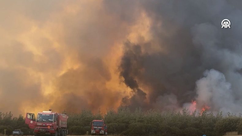 Tekirdağ'daki Yangın, Çanakkale'ye Ulaştı: Büyük Panik Yaşandı