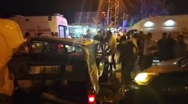 Üç Araçlı Zincirleme Kaza: 5 Kişi Yaralandı