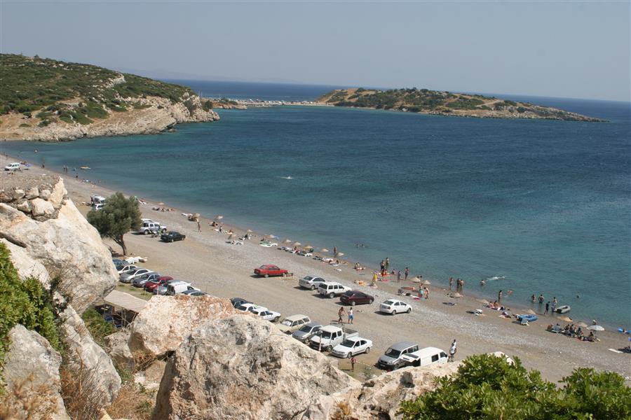 izmirin-favori-koylarindan-biri-buranin-berrak-denizi-ince-kumlari-kendine-hayran-biraktiriyor