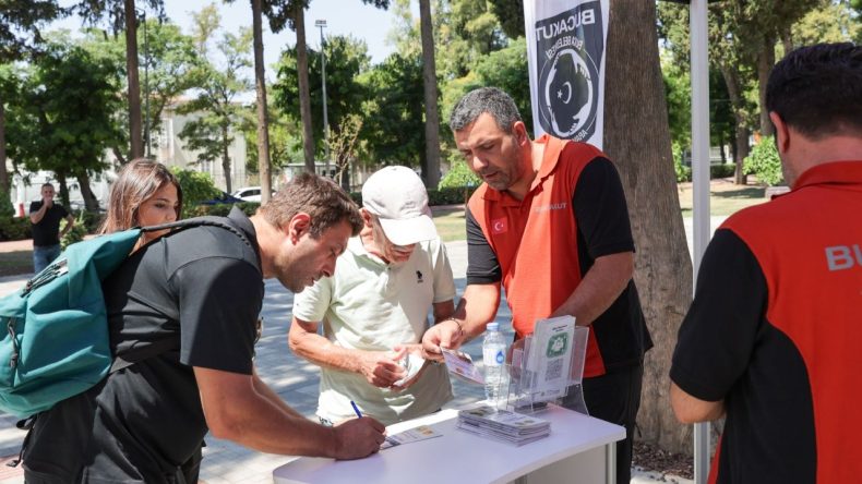 Afet Bilinci Buca'da Gelişiyor: Hayat Kurtaran Kartlar Dağıtıldı!