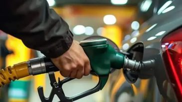 Akaryakıtta zam geldi mi? İşte İzmir&rsquo;deki g&uuml;ncel benzin, motorin ve LPG fiyatları