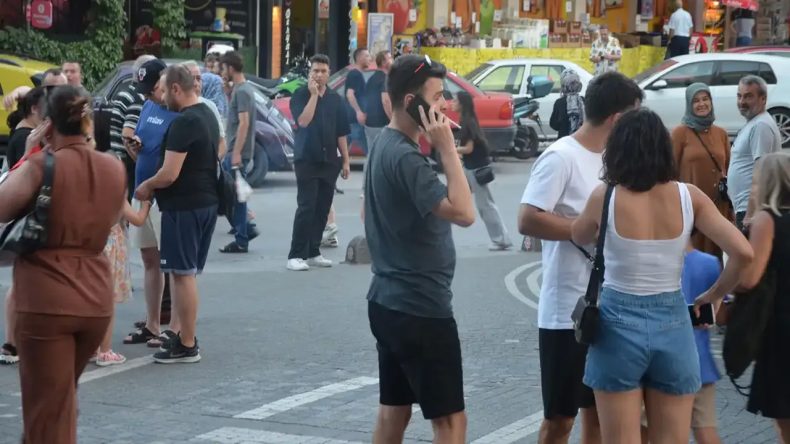 Balıkesir'de Deprem: Bakan Açıklamada Bulundu, Yaralılar Var