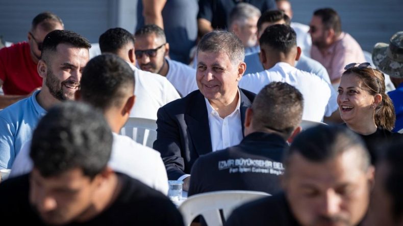 Başkan Tugay, İşçilerle Kahvaltıda Buluştu: İzmirliler Bize Güveniyor