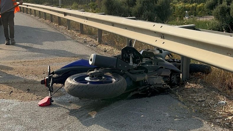 Bayındır'da Korkunç Kaza: Motosiklet Refüje Çarptı