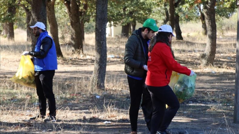 Bayındır’da Orman Yangınlarına Karşı Farkındalık: Yol Kenarları Temizlendi