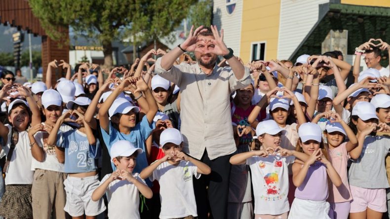 Bucalı Çocuklara Lunapark Eğlencesi: 150 Minik Eğlendi