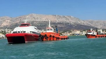 &Ccedil;eşme-Sakız seferinde gemi kazası: Yolcular mahsur kaldı!