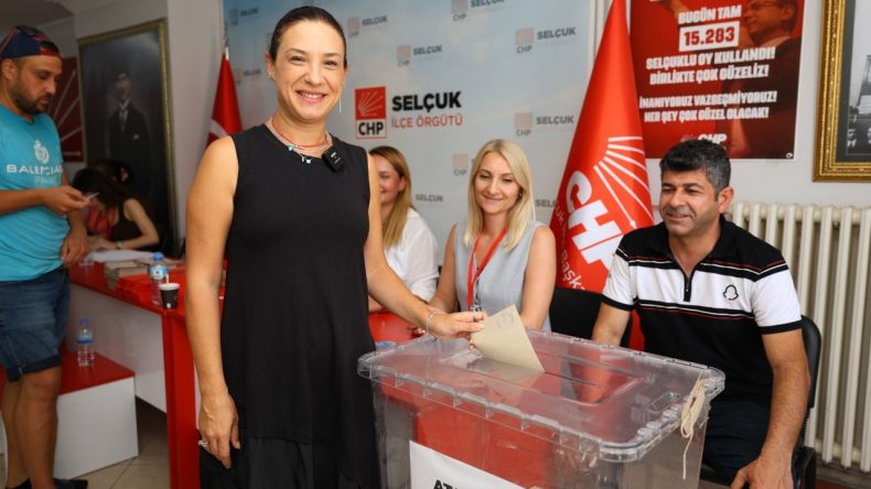 CHP Sel&ccedil;uk'ta Delegeler Belirlendi: Tek Listeyle İlerlediler