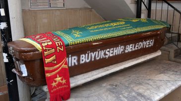 Darp Edilen Gen&ccedil;, İzmir'de Son Yolculuğuna Uğurlandı