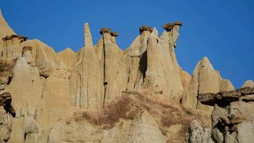 Ege Bölgesi'nin Peri Bacaları: İzmir'e Sadece 1,5 Saat Uzaklıkta!