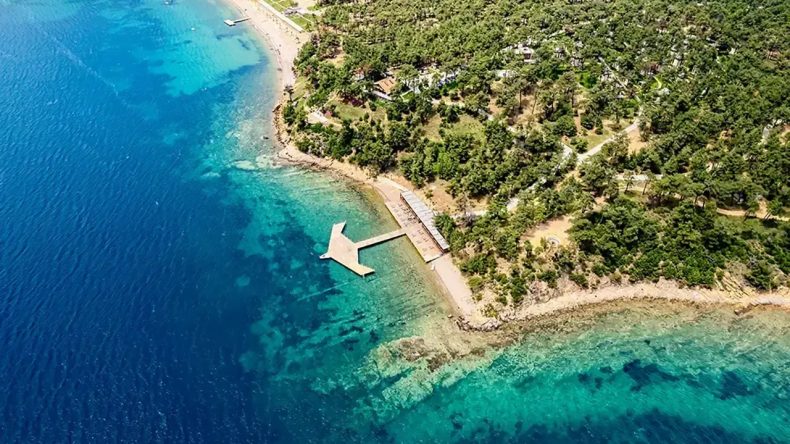 Gören İzmir Sanıyor: Uçsuz Bucaksız Ormanlık Alanda Cam Gibi Berrak Suya Sahip Hayranlık Uyandıran Plaj