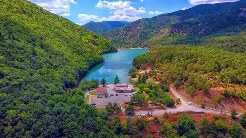 Gören Ödemiş sanıyor: Zümrüt yeşili rengi ve yemyeşil ağaçlarıyla yazın serinlemek isteyenlerin uğrak noktası