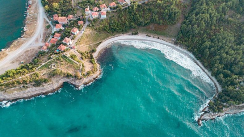 Görenlerin Ekmeksiz Sandığı Yer: Ne Seferihisar Ne de Karaburun, Doğa Harikası Ginolu Koyu