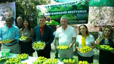 G&uuml;zelbah&ccedil;e'de 'Tatlı' Festival: K&ouml;yl&uuml;n&uuml;n &Uuml;r&uuml;n&uuml;n&uuml; Dalında Bırakmadık