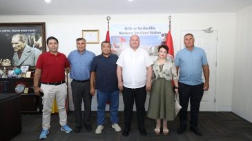 Hizmet İ&ccedil;in Bir Araya Geldiler: Başkan &Ccedil;i&ccedil;ek, Muhtarları Ağırladı