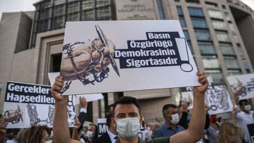 İz TV'de Konuştu: Gazeteci Mehlika G&ouml;kmen'den Basına Y&ouml;nelik Baskılara Tepki