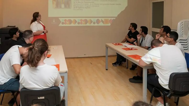 İzmir Büyükşehir'den Türkiye'de Bir İlk: 2 Ay Eğitimle İş Hayatına Atılacaklar