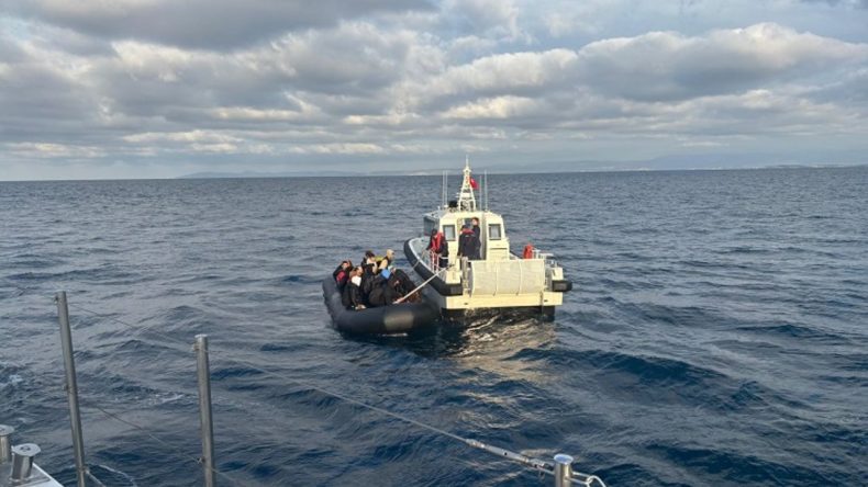 İzmir açıklarında düzensiz göçmen faciası: 4 kişi hayatını kaybetti