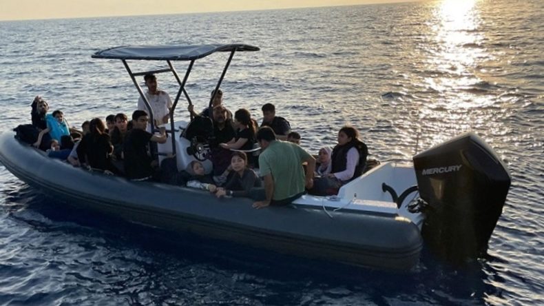 İzmir Açıklarında Göçmen Operasyonu: 73 Kişi Kurtarıldı