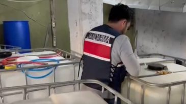 İzmir dahil 81 ilde ka&ccedil;ak alkol operasyonu: 121 ş&uuml;pheli yakalandı