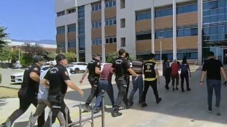İzmir Emniyeti’nden fuhuş operasyonu: 3 kişi tutuklandı