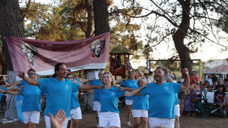 İzmir Festivali Büyük Bir İlgiyle Sonuçlandı: Binlerce Ziyaretçi Bir Araya Geldi!