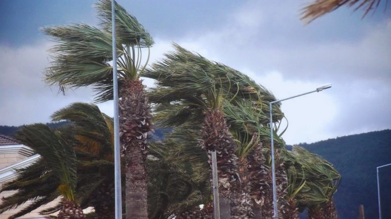 İzmir için önemli uyarı: Rüzgar ve fırtına etkisini artırıyor