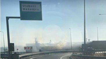 İzmir Otoyolunda Fabrika Yangını: Seyrek ve Ulukent Trafiği Menemen&rsquo;e Y&ouml;nlendirildi