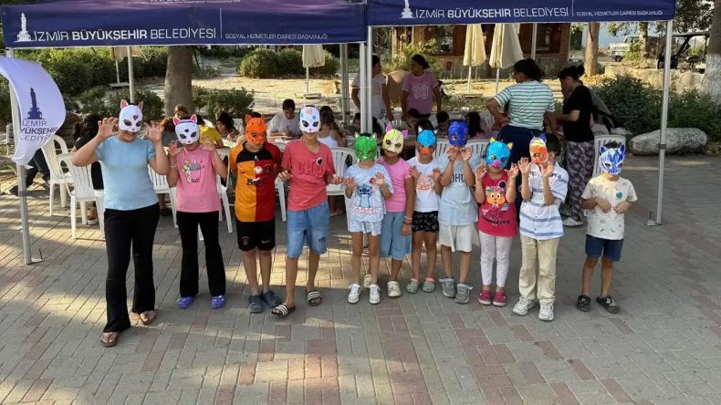 İzmir'in Belevi Köyü'nde renkli eğlence