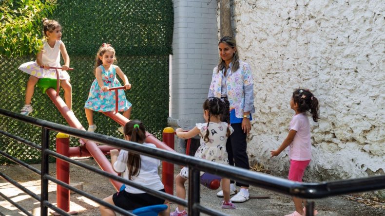 İzmir'in çocukları güvenli ellerde: Büyükşehir'in yuvalarında ücretler düşürüldü