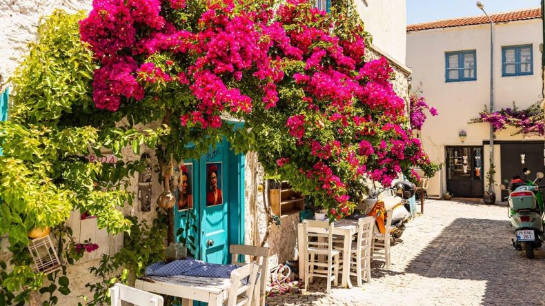 İzmir'in Gözde Turistik İncisi: Çeşme’de Yaz Keyfi