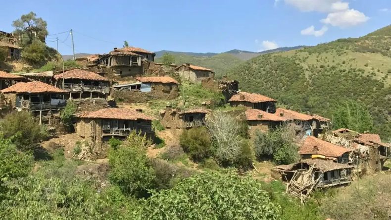 İzmir'in Hayalet Köyü: 8 Kişilik Nüfus Yatırımcıların Gözdesi Oldu