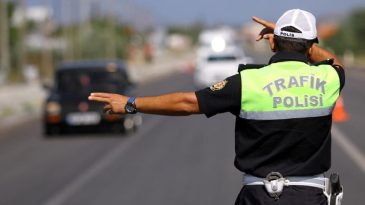 İzmir'in il&ccedil;esinde &ouml;nemli adım: Trafikte yeni d&ouml;nem başladı